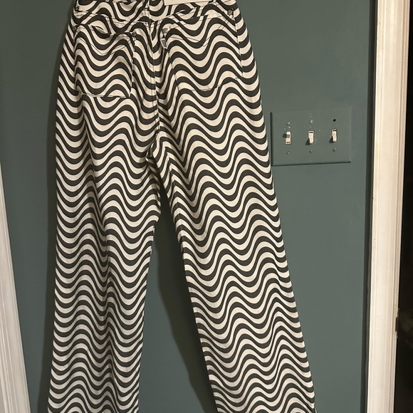 The Ragged Priest Wide Leg Dad Fit Black White Wave Print Jeans Size 26 - Picture 6 of 6
